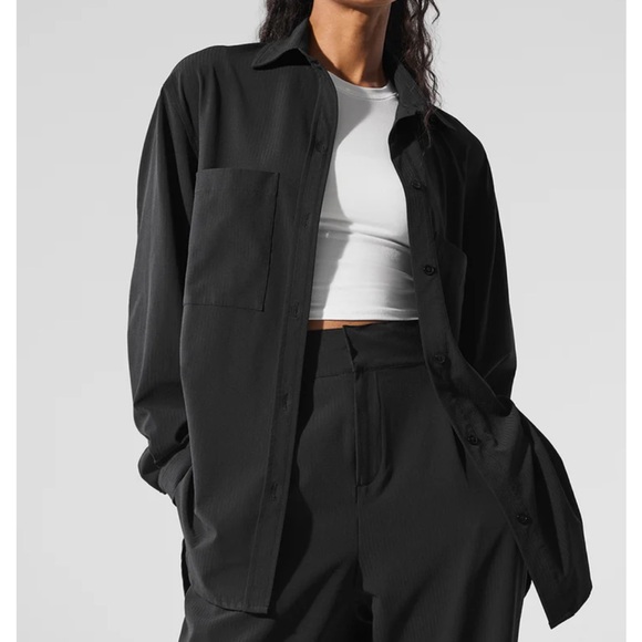 ALO Yoga Women's Black button Down shirt - Picture 2 of 6